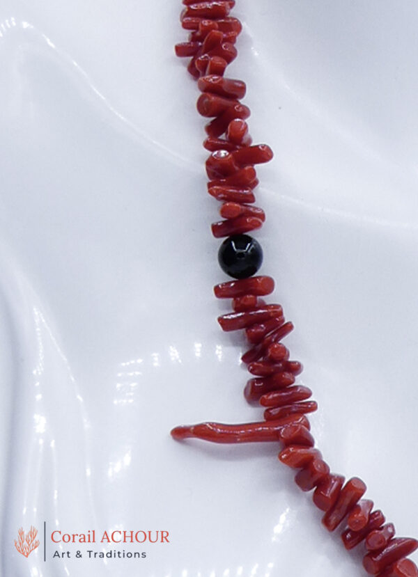 Collier en Corail rouge et noir frange – Image 3