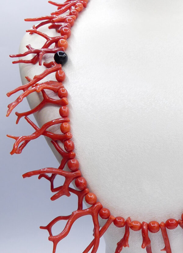 Collier en Corail rouge frange et bille – Image 6